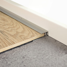 Profil AL ukončovací Egger 21 mm, elox Striebro, 2,7 m, skrutkovací na podlahy hr. 6,5-16 mm, Typ 203 - 1483065